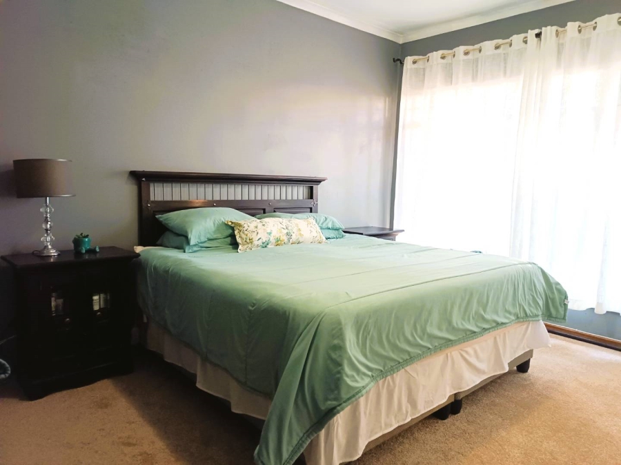 4 Bedroom Property for Sale in Langenhovenpark Free State